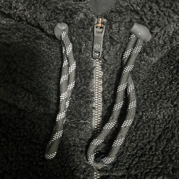 Lululemon Textured Fleece 1/2 Zip - Picture 4 of 7